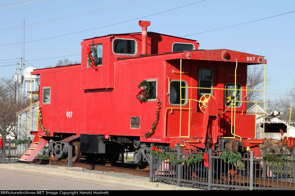 BK 907, decorated for the holiday